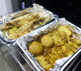 Robalo Escalado no Forno com Batatas e Cogumelos