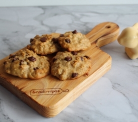 Bolachas de banana, aveia e chocolate